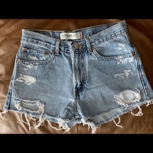 Levi’s 505 Ripped Denim Shorts Size 32 Summer
